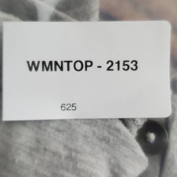 Maurices Women’s Top Size M Burgundy Mixed Print Cap Sleeve Stud Shoulder Blouse - Picture 6 of 6